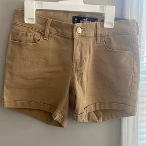 Khaki shorts, Hollister, size 00, brand new